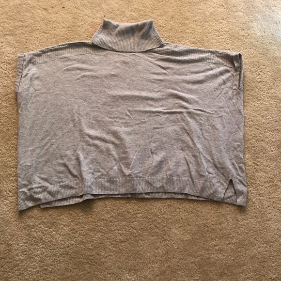 Poncho - Picture 1 of 2